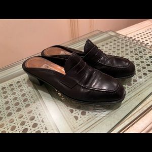 Nine West black 7.5 loafer with heel